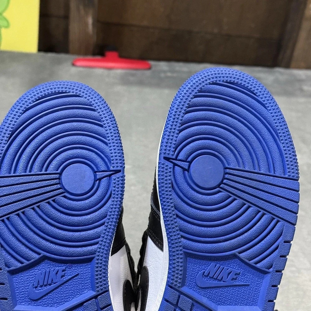 Air Jordan 1 Retro High Royal Toe Size 4.5Y / 6 Womens (575441-041)‎